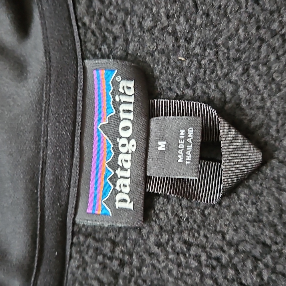 Patagonia long sleeve sweater, Trek logo on right chest, size M - Picture 3 of 8